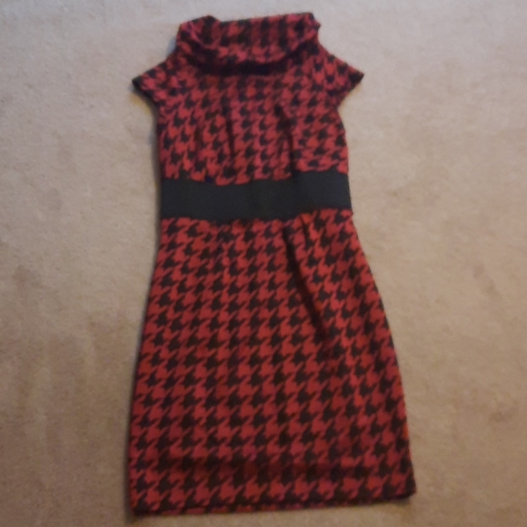 Dress - Picture 1 of 4